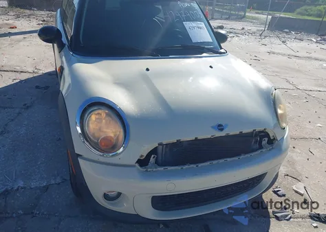 2014 Mini Clubman Cooper z USA, uszkodzony, nr VIN WMWZF3C52ET493388